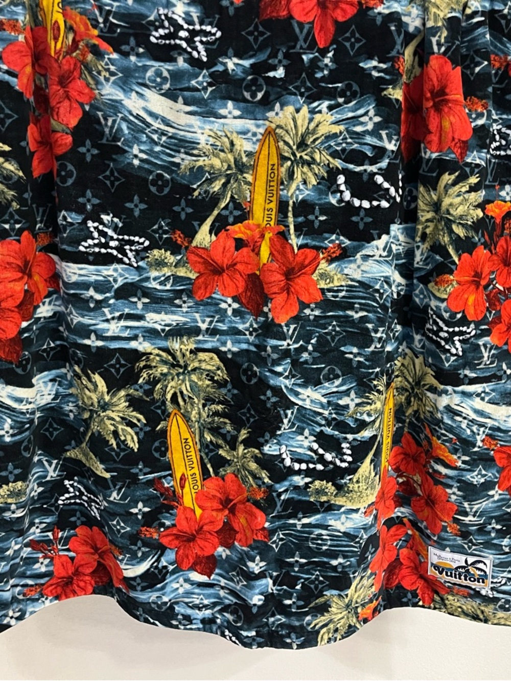 New Authentic Louis Vuitton Surfin' Monogram Beach Towel M79818 - Picture 11 of 15